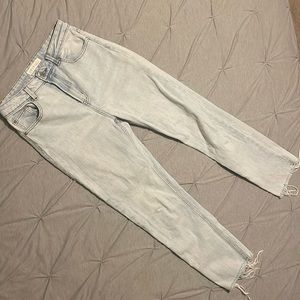Light wash ankle jeans